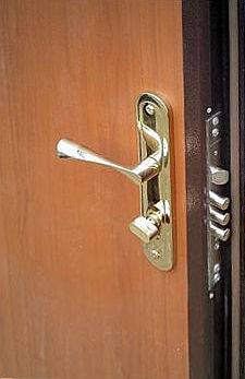 Регулировка металлической двери