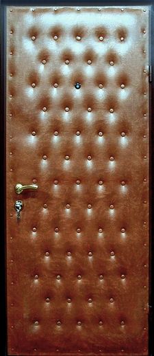 Металлическая дверь с отделкой винилискожей с дутым рисунком (DV-018)