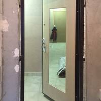 Белая МДФ дверь с зеркалом