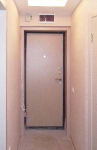 Входная дверь с ламинатом