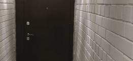Фото тамбурной двери с фрамугой