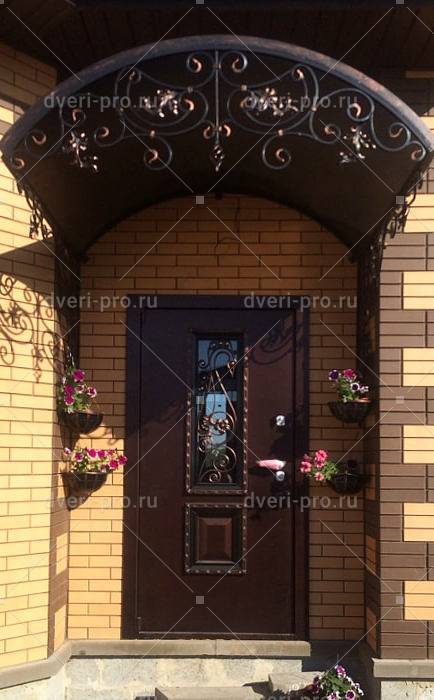 Ustanovka Paradnyh Dverej S Kovkoj I Steklom Dlya Obektov V Moskovskoj Oblasti