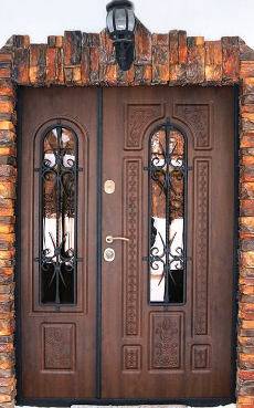 Полуторная МДФ дверь коричневого цвета