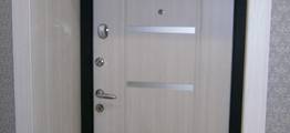 Установка двери с молдингами для офисного помещения в Домодедово