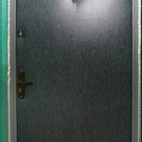 Дверь с отделкой винилискожей