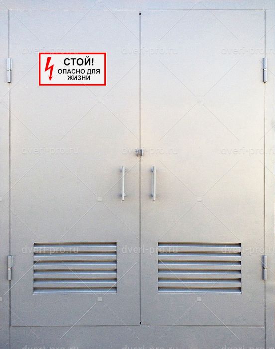 Дверь в электрощитовую. Дверь электрощитовой. Двери для электрощитовых. Дверцы для электрощитовых. Противопожарная дверь в электрощитовую.