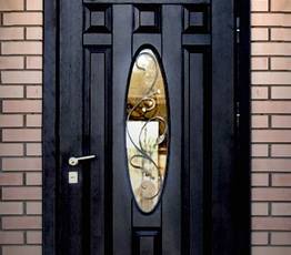 Филенчатая дверь с ковкой и стеклом