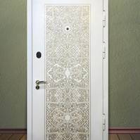 Фрезерованная дверь с белым шпоном