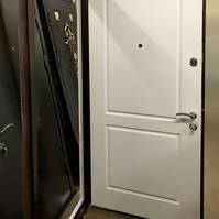 Изготовленная дверь с МДФ