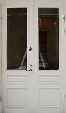 Двупольная входная дверь со стеклом (KSD-26)