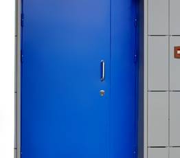 Синяя подъездная дверь