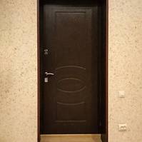 Темная МДФ дверь