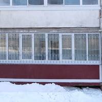 Установленная балконная решетка