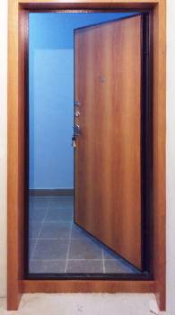 Фото входной двери с ламинатом