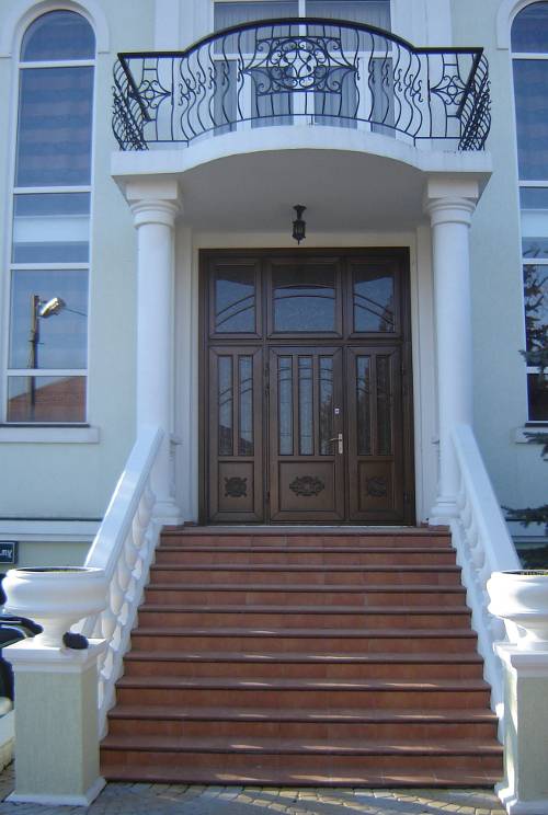 Входные двери в Серпухове