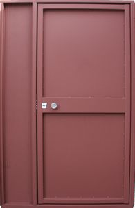 Полуторопольная временная дверь с замком САМ (VMD-004)