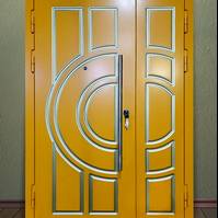 Желтая полуторапольная дверь